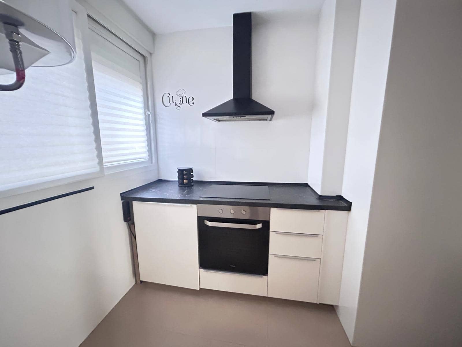 3 bedroom Flat for sale in Malaga city - € 300,000 (Ref: 9788727)