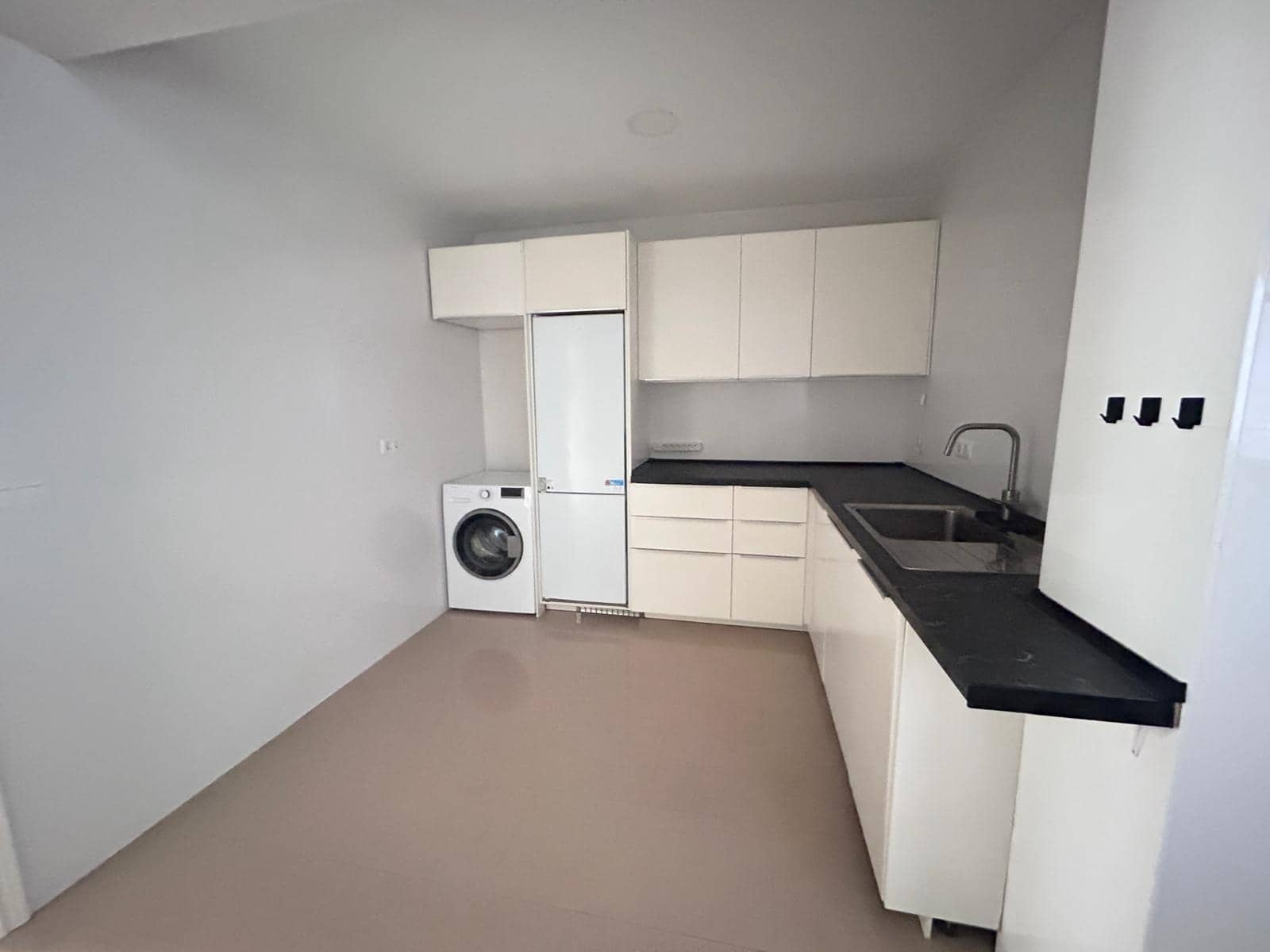 3 bedroom Flat for sale in Malaga city - € 300,000 (Ref: 9788727)