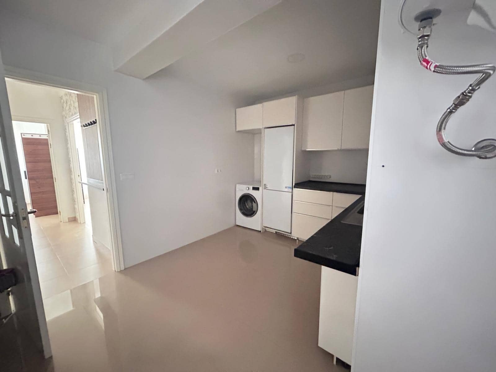 3 bedroom Flat for sale in Malaga city - € 300,000 (Ref: 9788727)