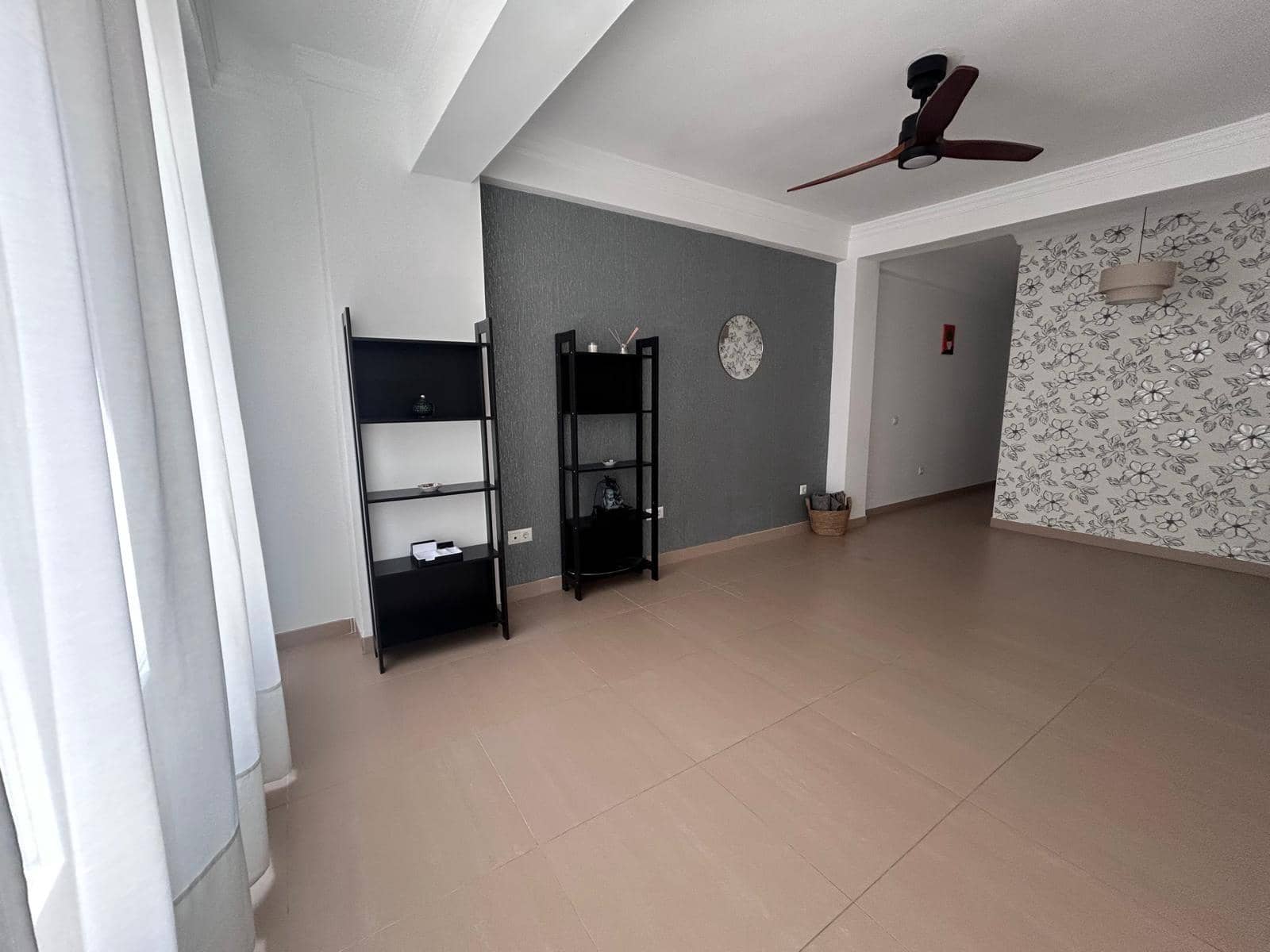 3 bedroom Flat for sale in Malaga city - € 300,000 (Ref: 9788727)