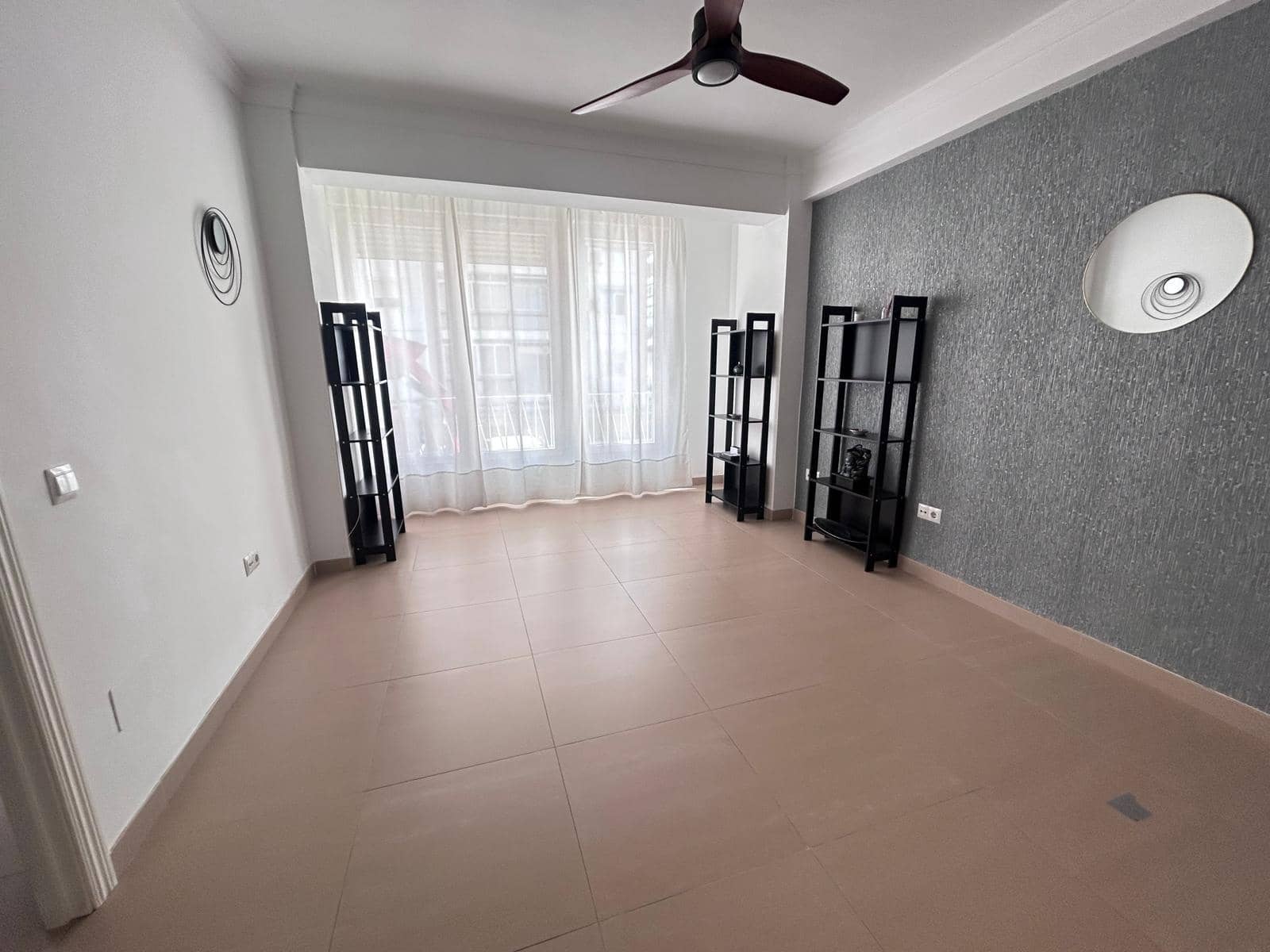 3 bedroom Flat for sale in Malaga city - € 300,000 (Ref: 9788727)