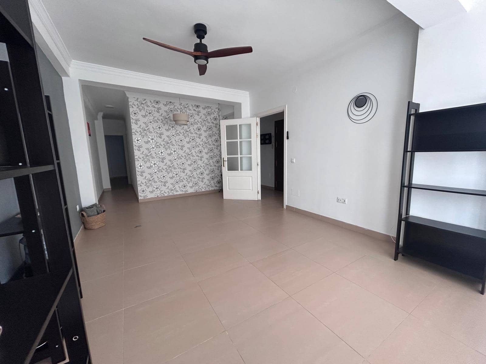 3 bedroom Flat for sale in Malaga city - € 300,000 (Ref: 9788727)