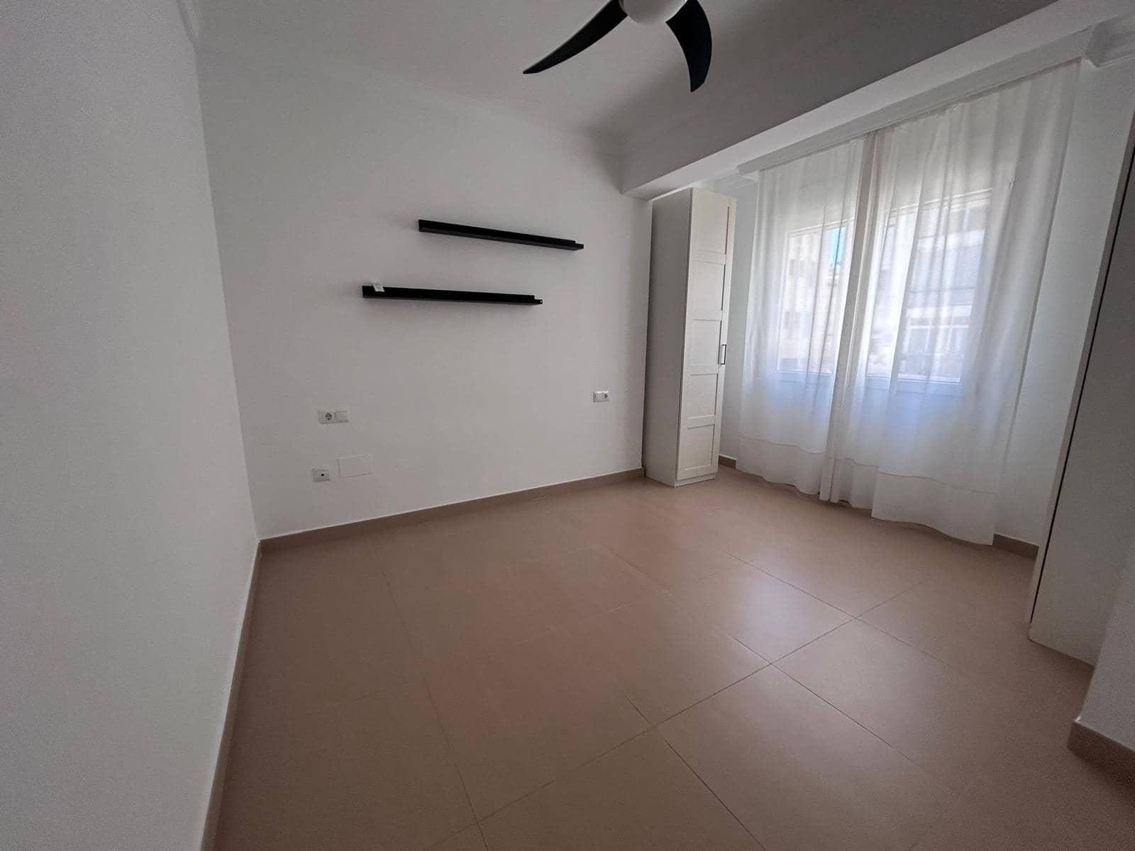 3 bedroom Flat for sale in Malaga city - € 300,000 (Ref: 9788727)