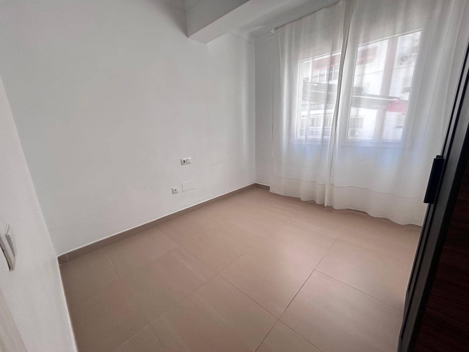 3 bedroom Flat for sale in Malaga city - € 300,000 (Ref: 9788727)