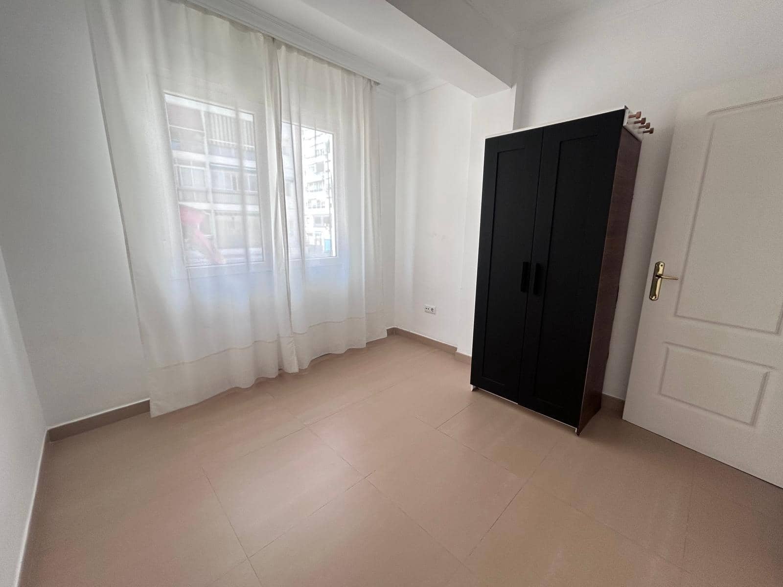 3 bedroom Flat for sale in Malaga city - € 300,000 (Ref: 9788727)