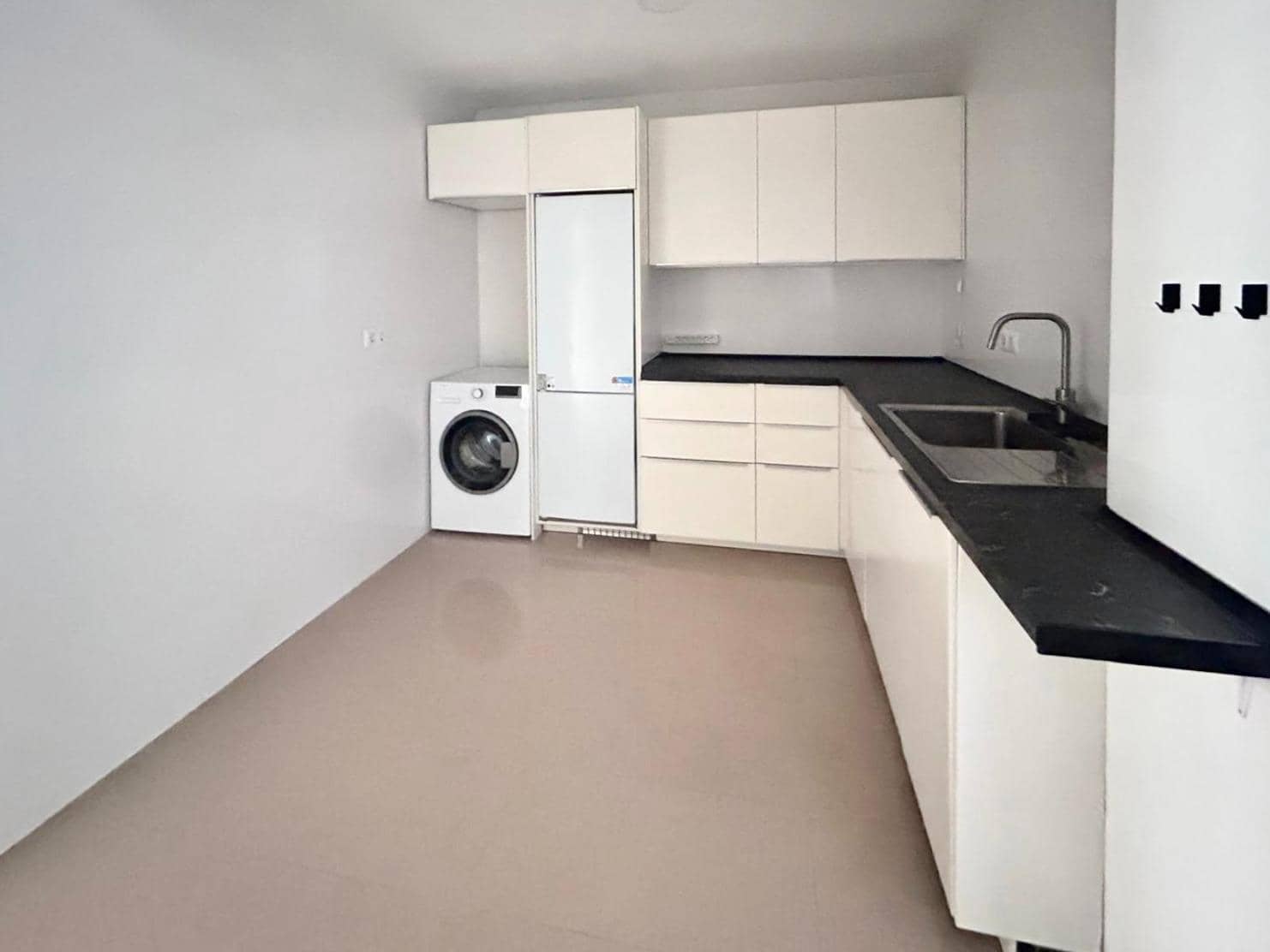 3 sypialnia Mieszkanie na sprzedaż w Miasto Malaga - 300 000 € (Ref: 9788727)