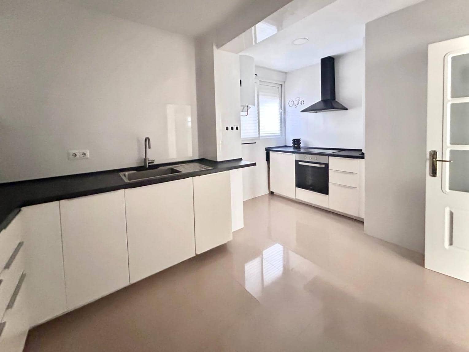 3 sypialnia Mieszkanie na sprzedaż w Miasto Malaga - 300 000 € (Ref: 9788727)