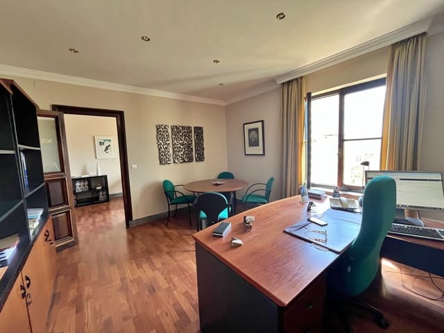 Kontor til leie i Centro Historico, Málaga by - € 1 300 (Ref: 9831687)