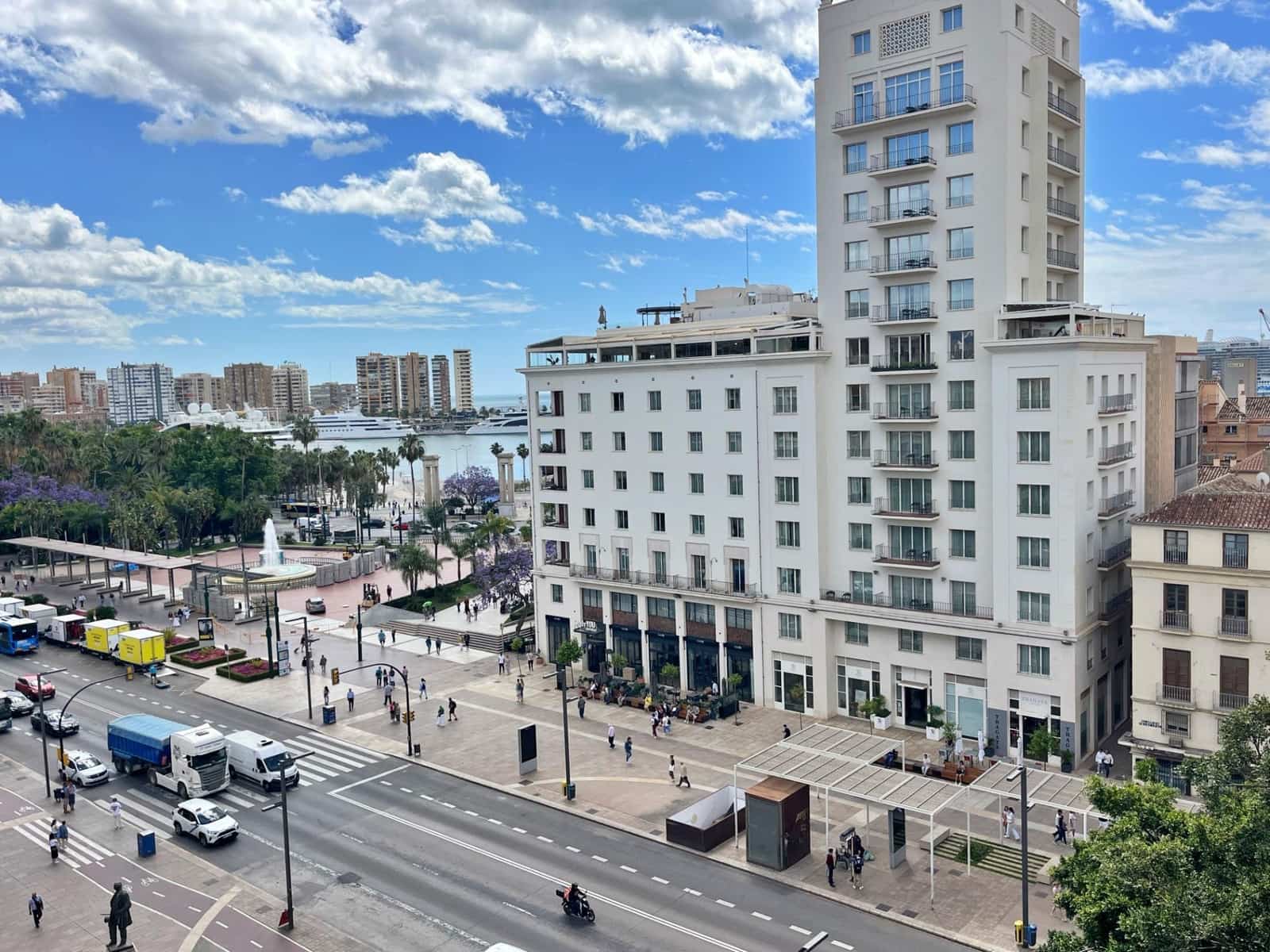 Office for rent in Malaga city - € 1,300 (Ref: 9831687)