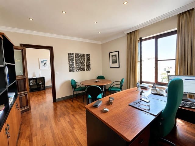 Kontor til leje i Centro Historico, Málaga by - € 1.200 (Ref: 9831687)