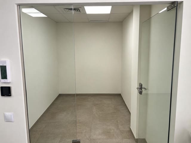 Kommersiell til leie i Málaga by - € 1 800 (Ref: 9833852)