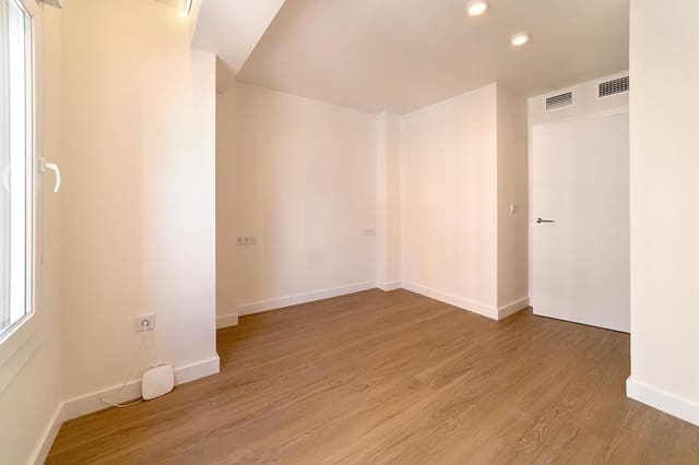 2 bedroom Flat for sale in Cristo de la Epidemia, Málaga city - € 338,500 (Ref: 9865371)