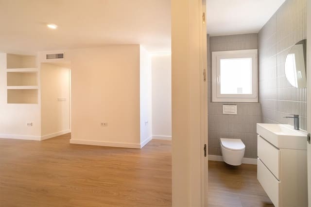 2 bedroom Flat for sale in Cristo de la Epidemia, Málaga city - € 338,500 (Ref: 9865371)