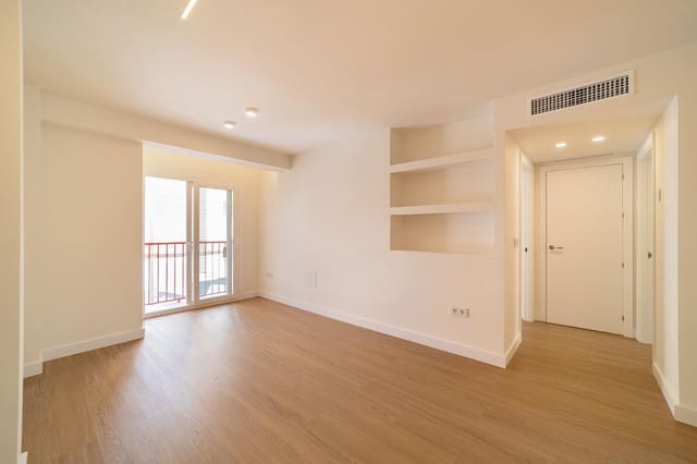 2 bedroom Flat for sale in Cristo de la Epidemia, Málaga city - € 338,500 (Ref: 9865371)