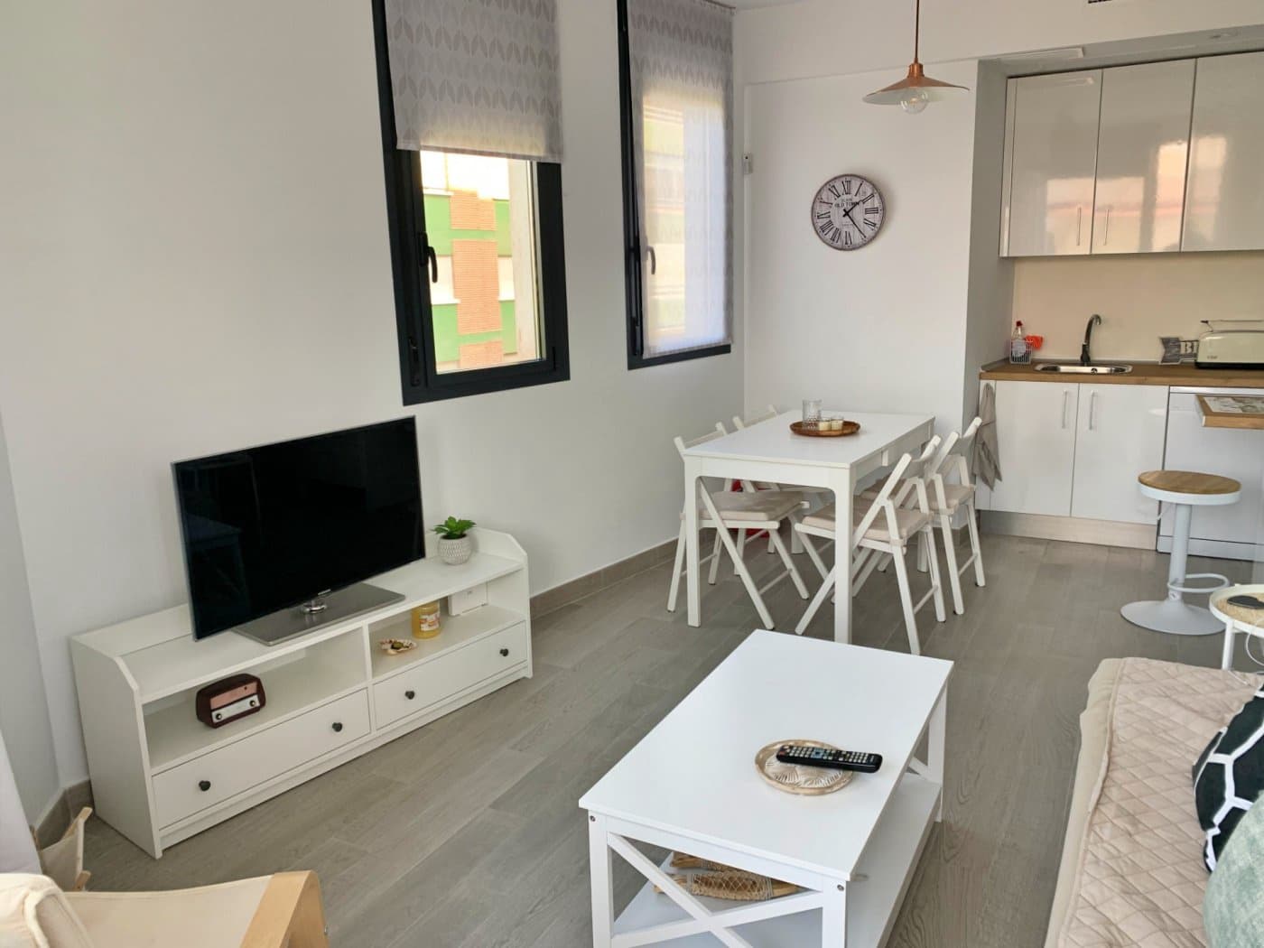 2 bedroom Flat for rent in Malaga city with pool - € 1,200 (Ref: 9924687)