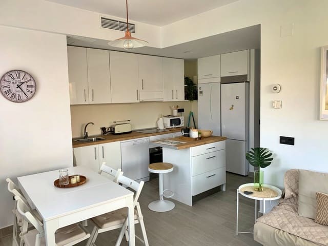 2 bedroom Flat for rent in Parque Victoria Eugenia, Málaga city with pool - € 1,200 (Ref: 9924687)