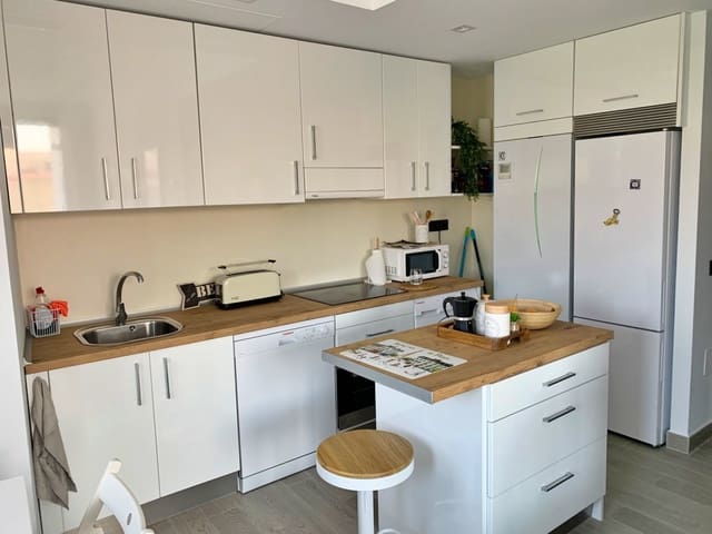 2 bedroom Flat for rent in Parque Victoria Eugenia, Málaga city with pool - € 1,200 (Ref: 9924687)