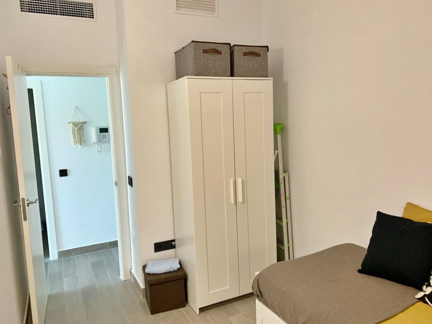 2 bedroom Flat for rent in Malaga city with pool - € 1,200 (Ref: 9924687)