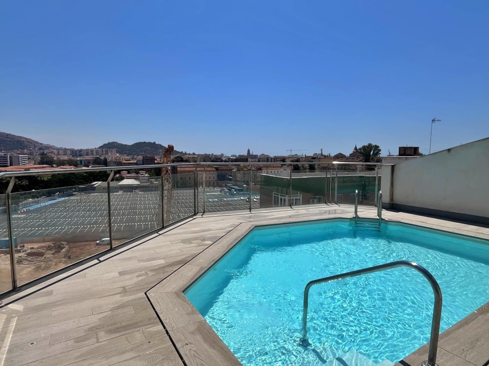 2 soverom Leilighet til leie i Malaga by med svømmebasseng - € 1 150 (Ref: 9924687)