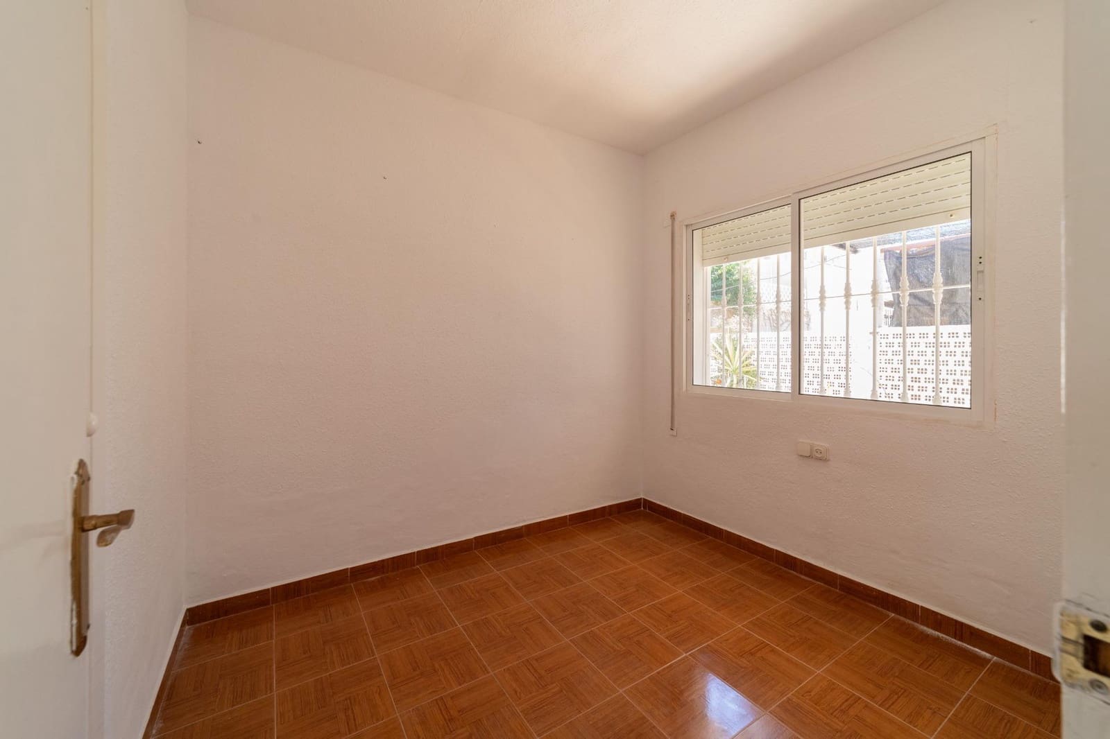 2 bedroom Beach Apartment for sale in Rincon de la Victoria - € 249,000 (Ref: 9942669)