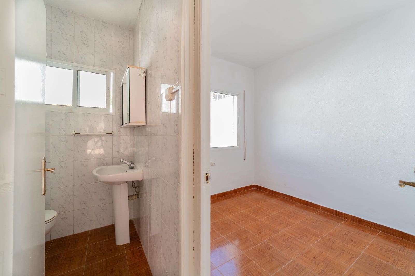 2 bedroom Beach Apartment for sale in Rincon de la Victoria - € 249,000 (Ref: 9942669)