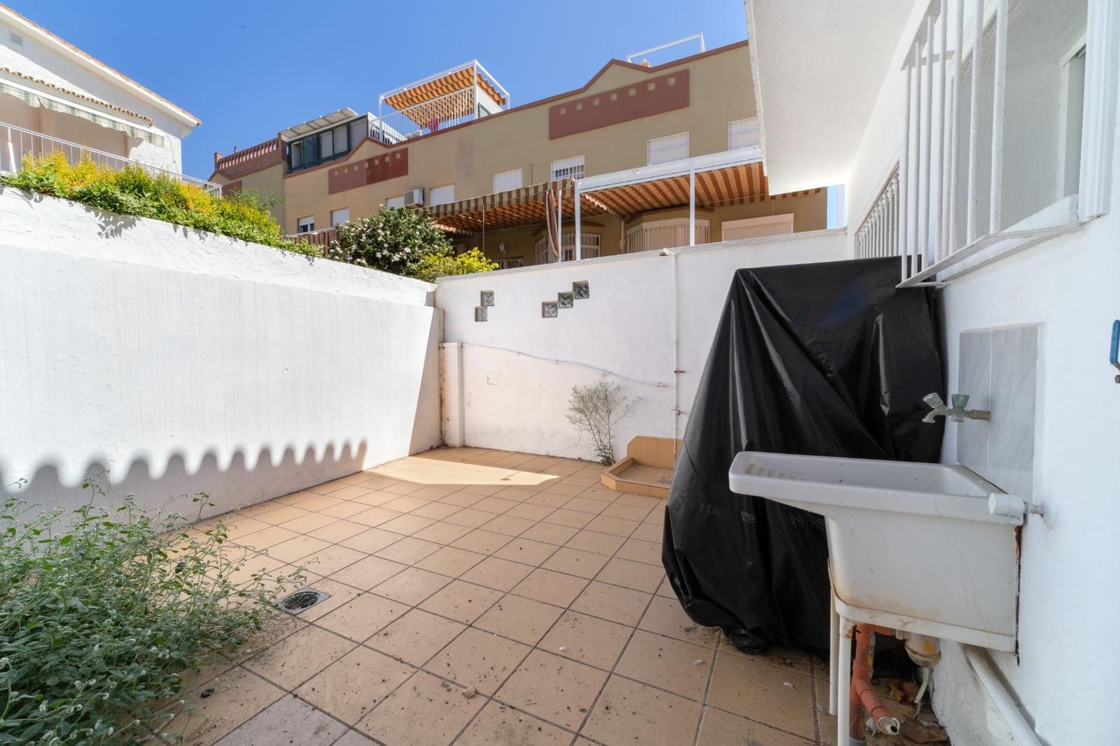 2 bedroom Beach Apartment for sale in Rincon de la Victoria - € 249,000 (Ref: 9942669)
