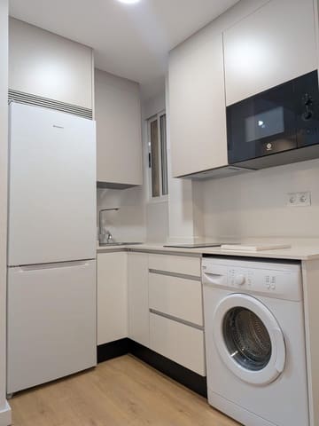 2 sovrum Lägenhet att hyra i Málaga stad - 1 100 € (Ref: 9983193)