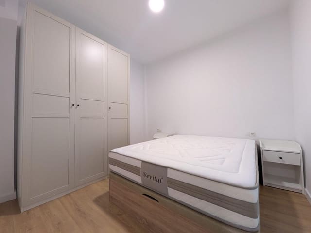 2 sovrum Lägenhet att hyra i Málaga stad - 1 100 € (Ref: 9983193)