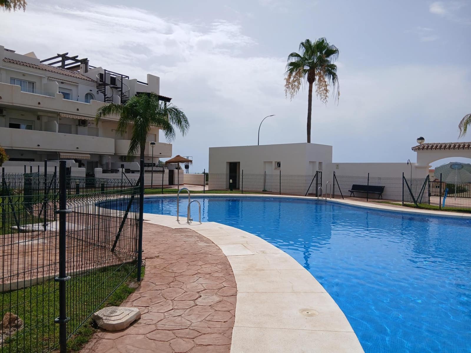 2 soverom Leilighet til leie i Benalmadena med svømmebasseng garasje - € 1 200 (Ref: 9985093)