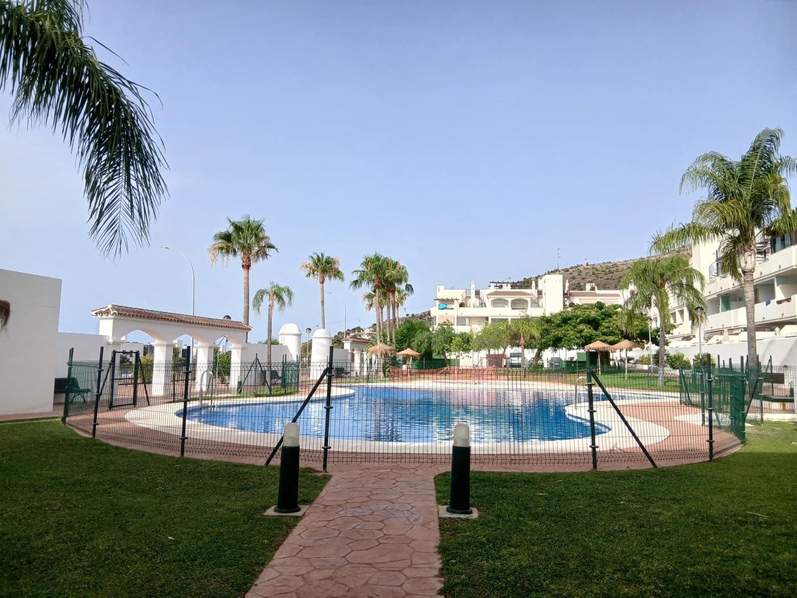 2 soverom Leilighet til leie i Benalmadena med svømmebasseng garasje - € 1 200 (Ref: 9985093)
