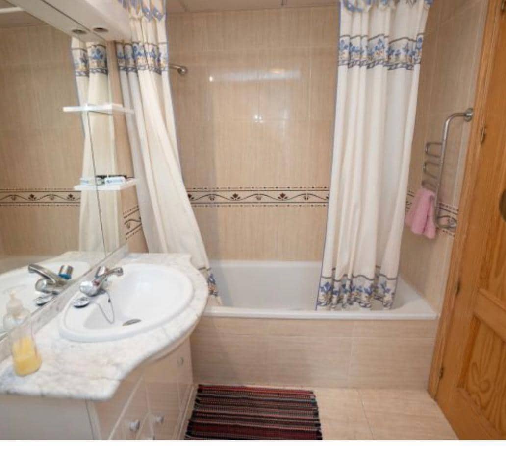 2 soveværelse Lejlighed til salg i Nerja med garage - € 415.000 (Ref: 5437437)