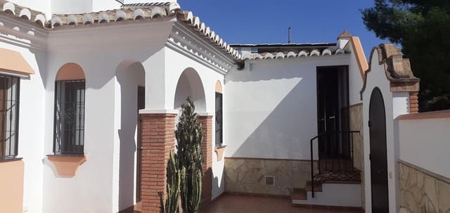 5 sypialnia Willa na sprzedaż w Frigiliana z basenem garażem - 850 000 € (Ref: 6389625)