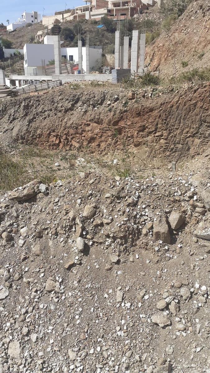 Grunde uden byggetilladelser til salg i Torrox-Costa - € 135.000 (Ref: 7469169)