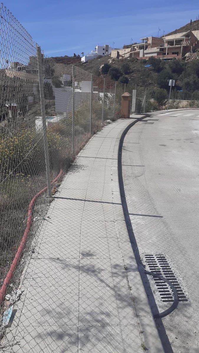 Grunde uden byggetilladelser til salg i Torrox-Costa - € 135.000 (Ref: 7469169)