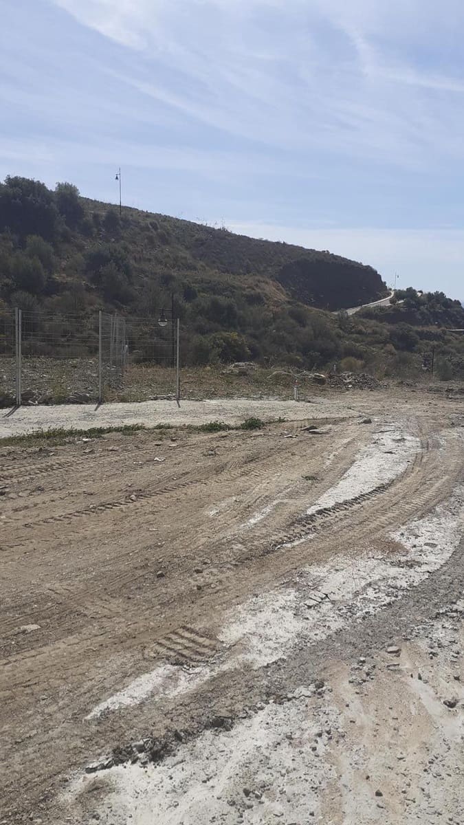 Grunde uden byggetilladelser til salg i Torrox-Costa - € 135.000 (Ref: 7469169)