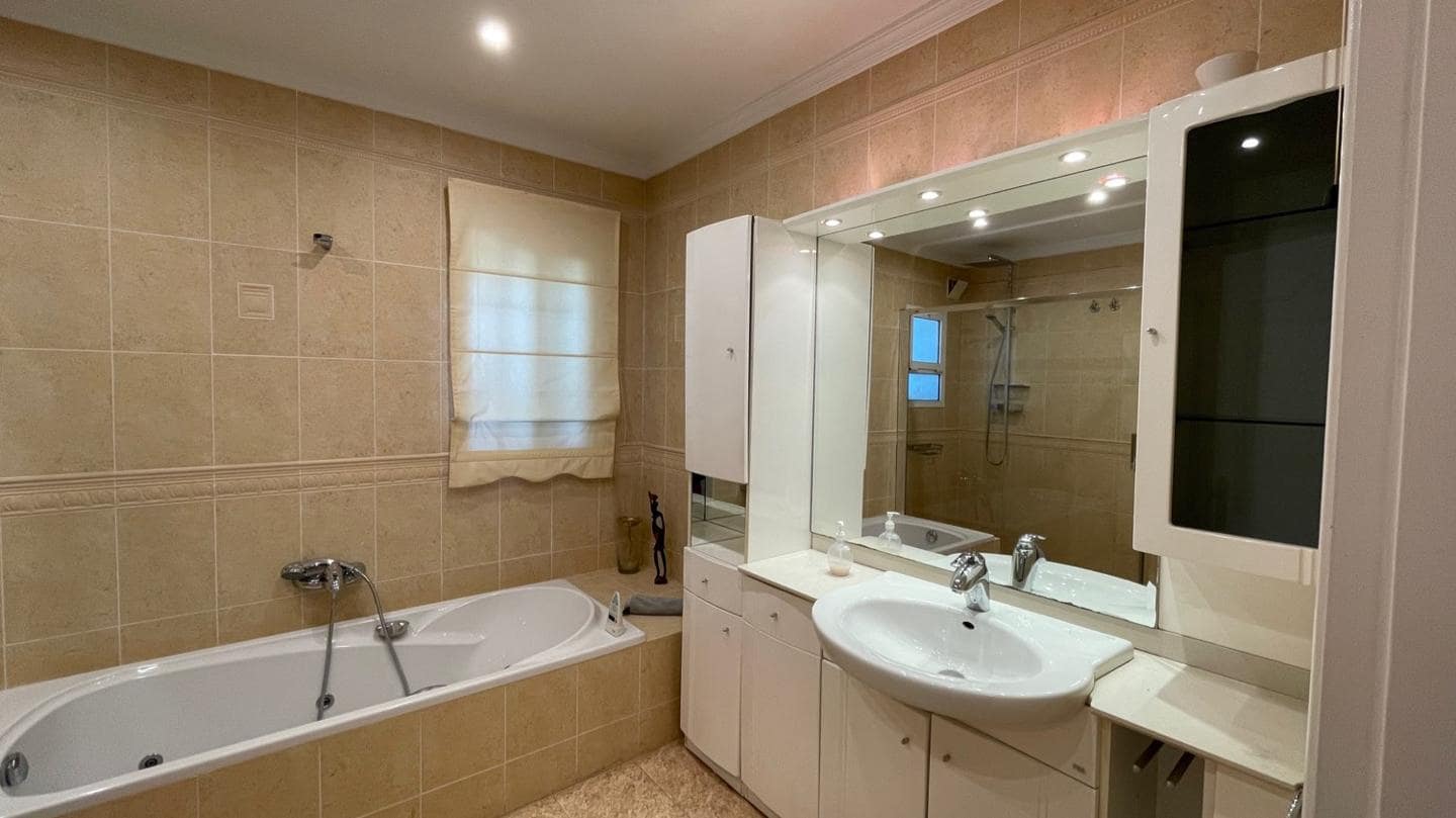 4 chambre Villa/Maison à vendre à Nerja avec piscine - 699 000 € (Ref: 8037567)