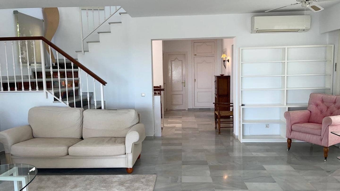 4 chambre Villa/Maison à vendre à Nerja avec piscine - 699 000 € (Ref: 8037567)