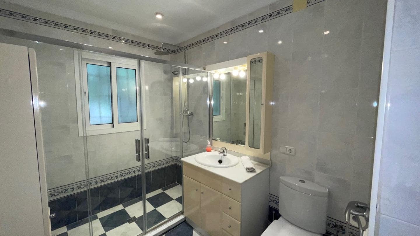 4 chambre Villa/Maison à vendre à Nerja avec piscine - 699 000 € (Ref: 8037567)