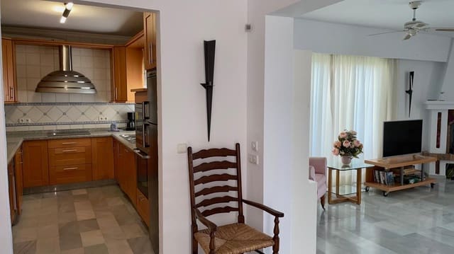 4 chambre Villa/Maison à vendre à Nueva Nerja, Nerja avec piscine - 699 000 € (Ref: 8037567)