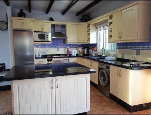 3 soveværelse Villa til salg i Nueva Nerja, Nerja med swimmingpool garage - € 645.000 (Ref: 8050379)