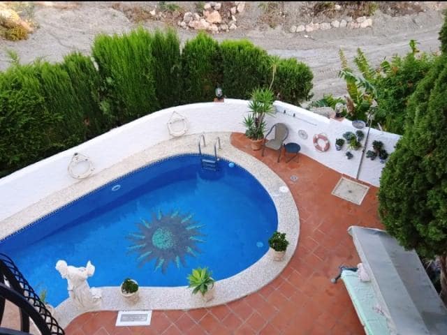 3 soveværelse Villa til salg i Nerja med swimmingpool garage - € 645.000 (Ref: 8050379)