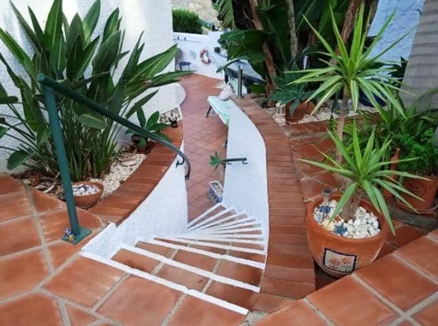 3 soveværelse Villa til salg i Nerja med swimmingpool garage - € 645.000 (Ref: 8050379)