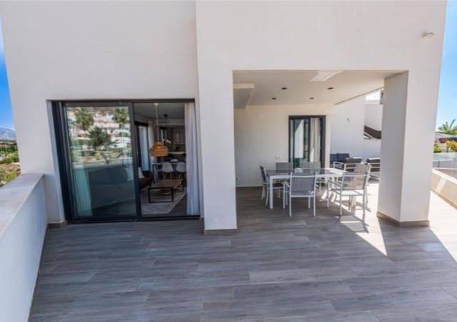 3 soverom Leilighet til salgs i Burriana, Nerja med garasje - € 496 000 (Ref: 8240562)