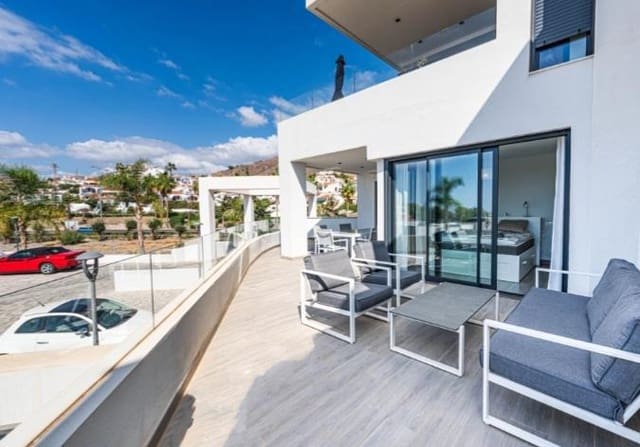 3 soverom Leilighet til salgs i Burriana, Nerja med garasje - € 496 000 (Ref: 8240562)