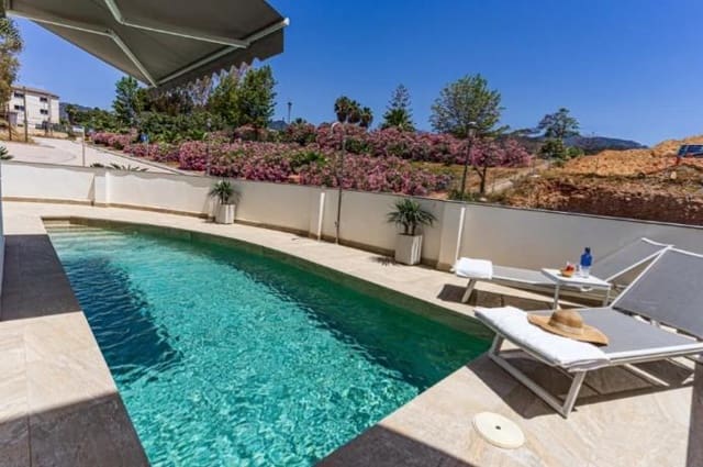 3 camera da letto Villa in vendita in Avda Pescia - Ctra de Frigiliana, Nerja con piscina - 595.000 € (Rif: 8240563)