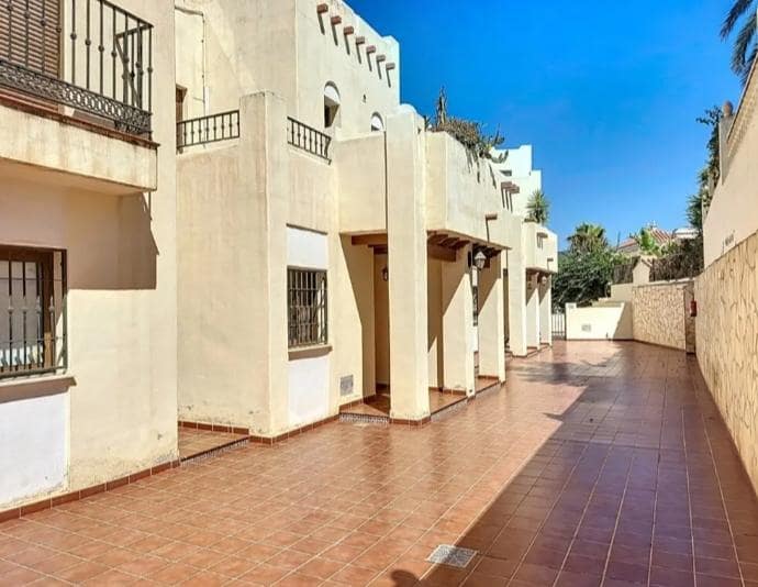 3 chambre Villa/Maison à vendre à Nerja avec piscine - 499 000 € (Ref: 8536151)