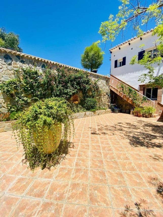 6 sovrum Villa till salu i Vinuela med pool garage - 820 000 € (Ref: 8596784)