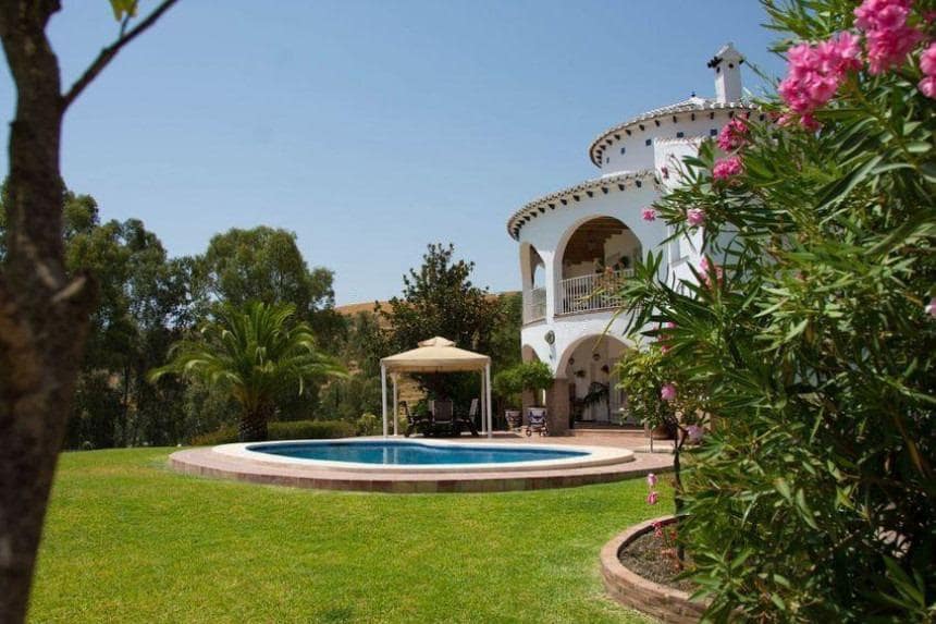 6 sovrum Villa till salu i Vinuela med pool garage - 820 000 € (Ref: 8596784)