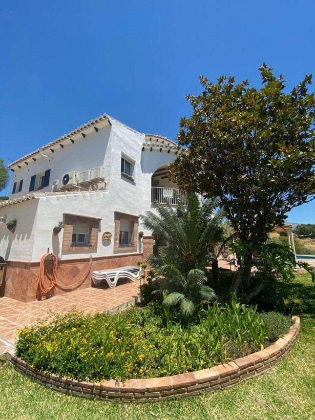 6 sovrum Villa till salu i Vinuela med pool garage - 820 000 € (Ref: 8596784)