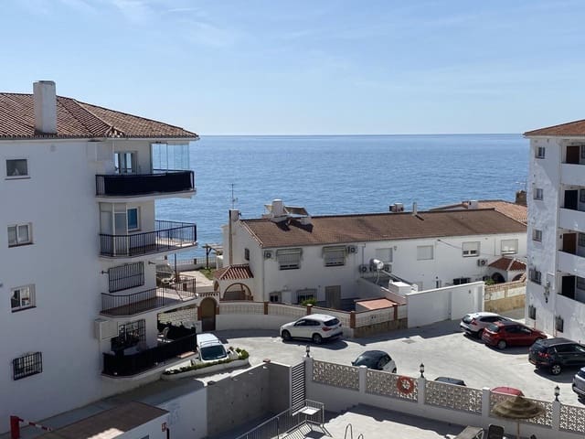 Piso de 2 habitaciones en Chaparil - Torrecilla - Punta Lara, Nerja en venta con garaje - 304.000 € (Ref: 9002648)